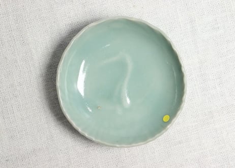 江戸中期青磁陽刻鶴丸図小皿 小ニュウ