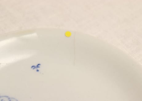 明治後期~大正銅判お多福羽根つき図5,5寸皿　小ニュウ