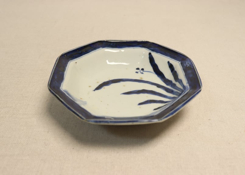 江戸後期染付水仙図八角皿②フリモノ,窯傷 | 吉祥寺PukuPuku
