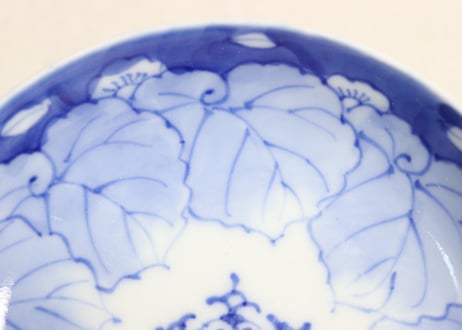 明治前期染付秋海棠と五弁花図小皿①薄め