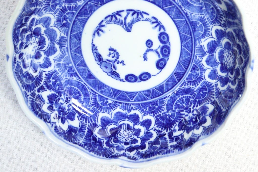 後期明漳州平河窯不死鳥牡丹模様染付大皿民後期 後期明漳州平河窯不死鳥牡丹模様染付大皿民後期 後期明漳州平河窯