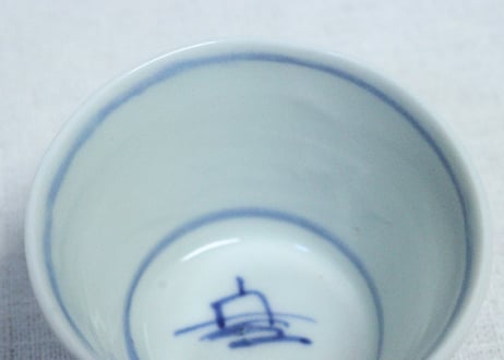 明治前期染付矢羽根図猪口