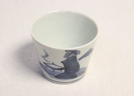 江戸中期染付山水図猪口　窯傷,高台ホツ