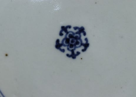 江戸中期染付二方に菊図6寸皿 ムシクイ,フリモノ