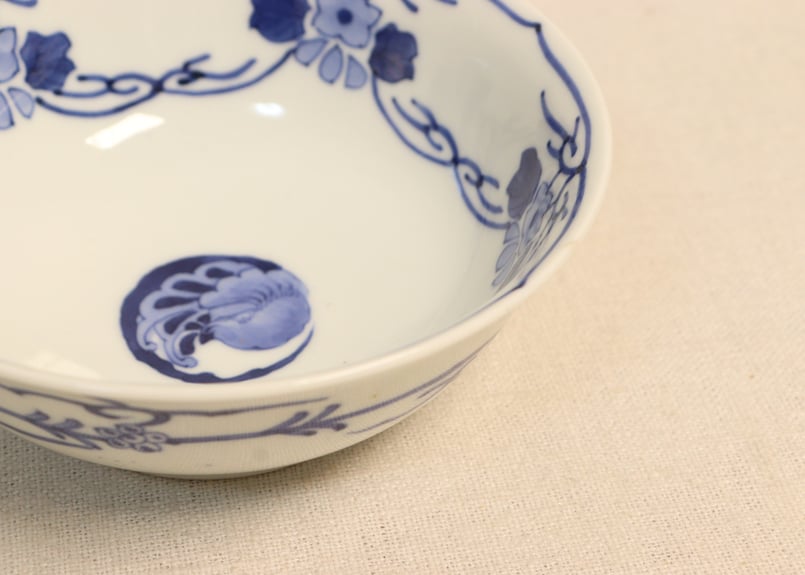 小皿 3枚 梅文様 花弁縁 染付 色絵付 茶縁 南州 明治 大正 小皿 3枚 梅文様 花弁縁 染付 色絵付 茶縁 南州 明治 大正 工芸品