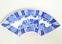 明治前期東北の焼染付獅子牡丹図扇面型皿①