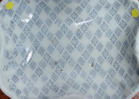 江戸中期紙刷古印判幾何学文糸巻き型小皿②　ノミホツ