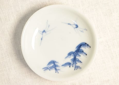小皿　色絵付　染付　古伊万里　金彩　花唐草　鶴　四方襷文　明治　イ号　欠け 小皿 色絵付 染付 古伊万里 金彩 花唐草 鶴 四方襷文 明治 イ号