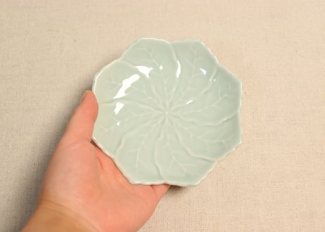 昭和戦前青磁陽刻葉柄小皿