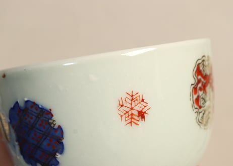 大正～昭和戦前色絵雪輪図つぼ碗 黒点