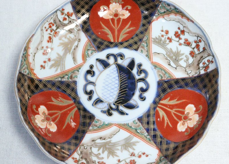 明治前期色絵桃に梅図7寸皿 | 吉祥寺PukuPuku