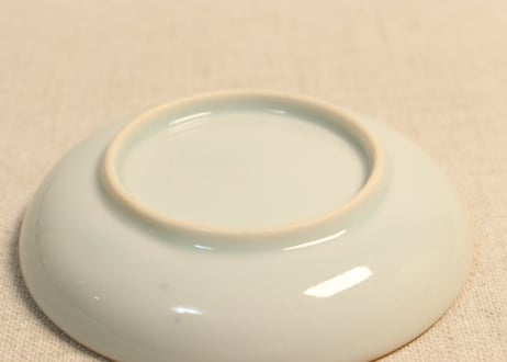 明治前期陰刻染付波千鳥図小皿