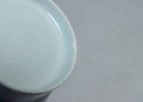 江戸後期染付柳に牡丹図広東型猪口③　高台ホツ