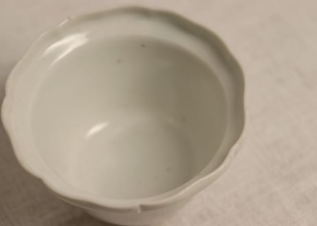 江戸中期柿右衛門白磁輪花縁向付　高台ホツ