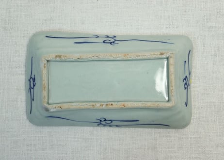 明治前期東北の焼染付牡丹図長皿 ノミホツ,少がたつき