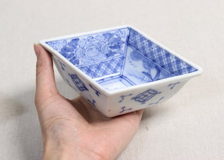 明治後期~大正染付牡丹と山水図菱形小鉢①