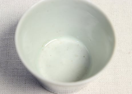 江戸中期染付山水図猪口　窯傷,高台ホツ