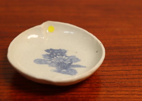 江戸中期コンニャク印判菊水図桃型豆皿①　甘手,ノミホツ