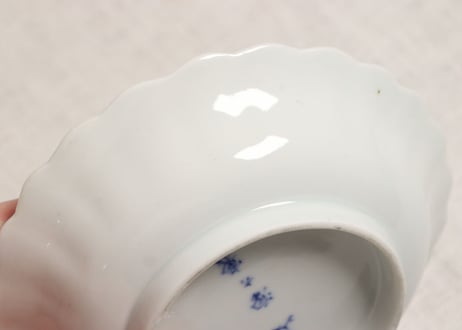 明治後期～大正源六製白磁春蘭図陽刻なます皿