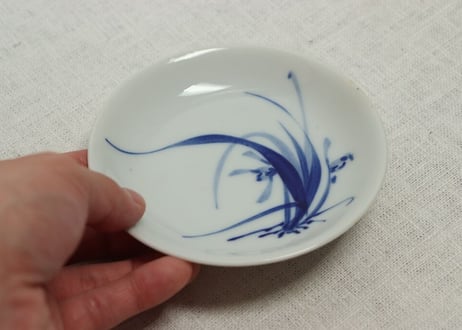 大正~昭和戦前染付春蘭図小皿