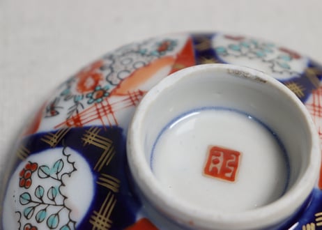 大正～昭和戦前ゴム判色絵牡丹と蝶図蓋茶碗
