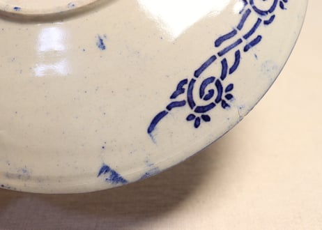 明治後期～大正紙刷微塵唐草図8寸皿② かたつき