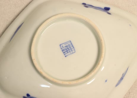 明治前期金彩染付春蘭図菱形皿