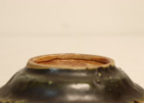 明治前期緑釉陽刻菊花図5寸皿②かたつき,窯傷
