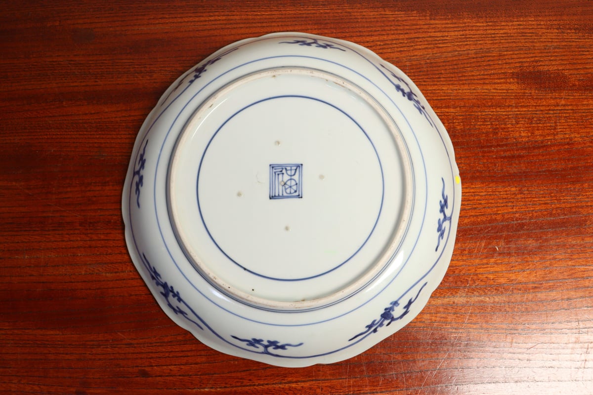 江戸中期　藍柿右衛門　金銘　花図中皿　直径14.5㎝ 東Y7-0523⭐︎2F 江戸中期 藍柿右衛門 金銘 花図中皿 直径14.5㎝ 東Y7-0523⭐︎2F