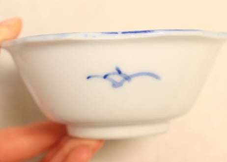 大正～昭和戦前染付メダカ図六角小鉢
