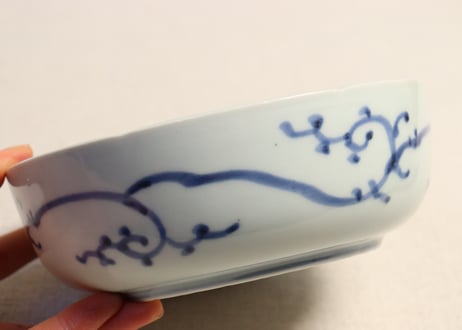 江戸中期染付牡丹図春寒鉢③　少かたつき
