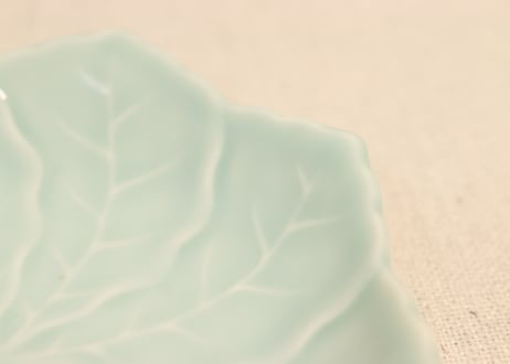 昭和戦前青磁陽刻葉柄小皿