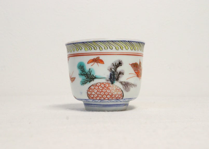 明治前期色絵牡丹唐草と蝶図向付 釉剥げ | 吉祥寺PukuPuku 明治前期色絵牡丹唐草と蝶図向付 釉剥げ | 吉祥寺PukuPuku
