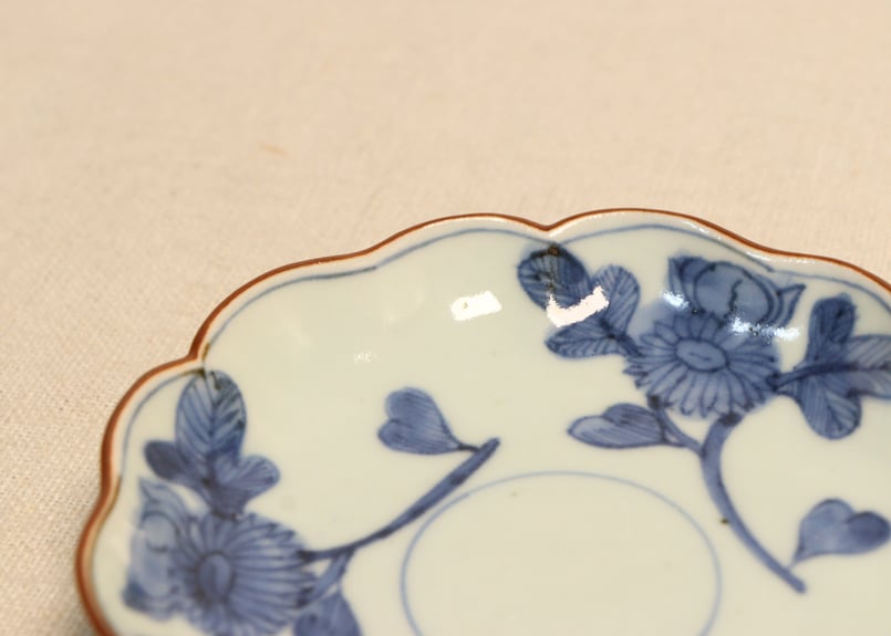 江戸前期 染付 菊流水紋 葉型小皿 江戸前期 染付 菊流水紋 葉型小皿