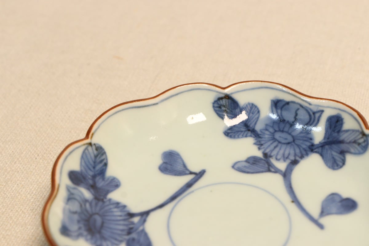 ◆染付菊形輪花皿5枚 花文 中皿 旧家蔵出し品 美品 江戸幕末期〜明治初期◆ 江戸中期染付三方に菊図小皿① | 吉祥寺PukuPuku