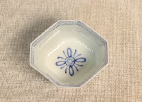 明治後期～大正染付山水と牡丹図菱形小鉢②　薄め