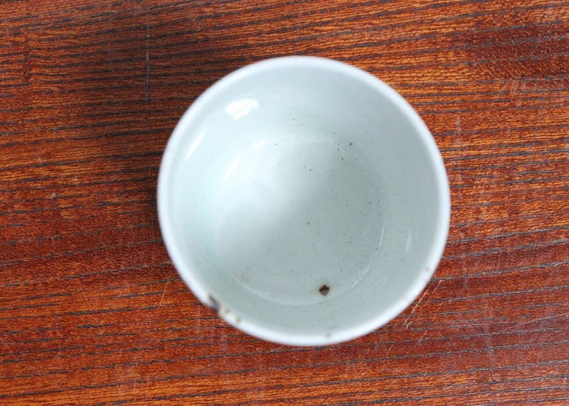 幕末〜明治期 染付網目文 盃洗 見込花文 高脚 杯洗 網手文 江戸中期染付網手文のぞき➁ 高台ホツ | 吉祥寺PukuPuku