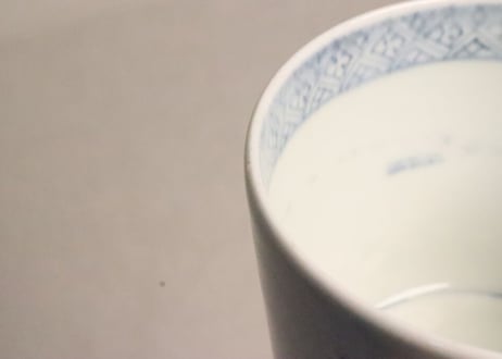 江戸後期染付竹,桐,鳳凰図猪口(大ぶり) ニュウ,ノミホツ