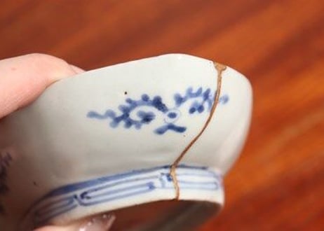 江戸中期染付流水に菊図舟形皿③ 金直し