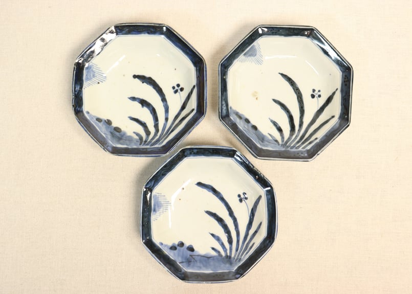 江戸後期染付水仙図八角皿①フリモノ | 吉祥寺PukuPuku