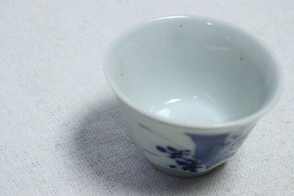 古染め付け花文様煎茶茶碗 明治前期染付草花と文字図煎茶碗 | 吉祥寺PukuPuku