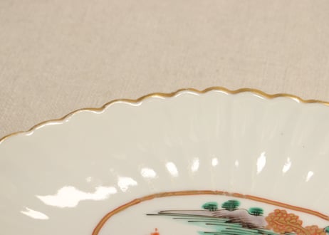 明治前期色絵山水図輪花縁舟形皿②裏黒点