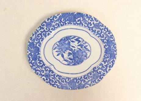 角皿 角長皿 印判 染付 微塵唐草 明治 大正 ベロ藍 松竹梅 窯傷 ベロ藍が力強い 印判手 微塵唐草角皿 明治から大正時代 Fine