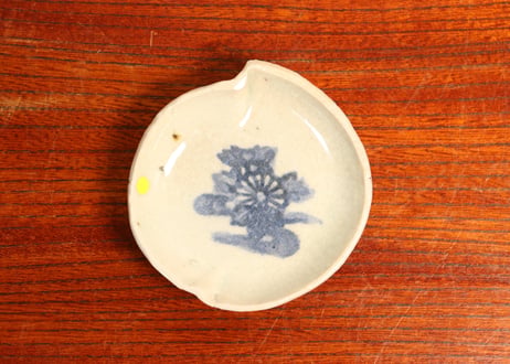江戸中期コンニャク印判菊水図桃型豆皿③　甘手,小ホツ