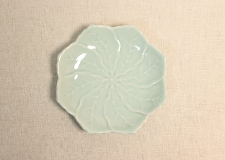 昭和戦前青磁陽刻葉柄小皿