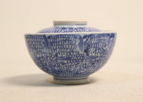 明治前期染付羽根微塵唐草図飯茶碗