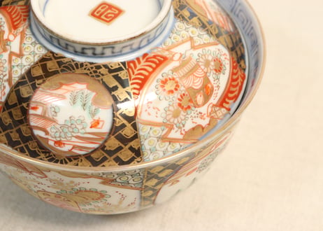 明治前期色絵桃に山水と鳥籠図通り物飯茶碗