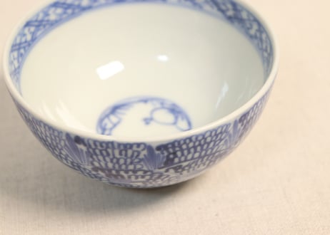 明治前期染付羽根微塵唐草図飯茶碗