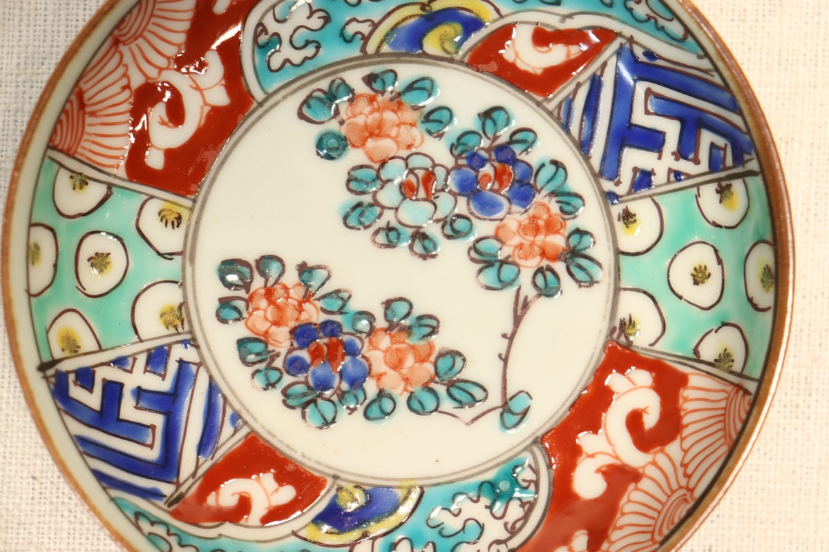明治前期色絵花と幾何学文小皿②ノミホツ | 吉祥寺PukuPuku