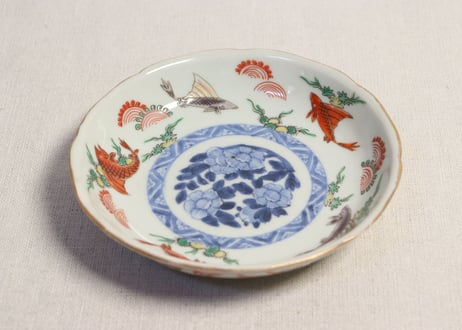 明治前期大聖寺焼色絵魚図小皿〈大聖寺の古伊万里写し〉